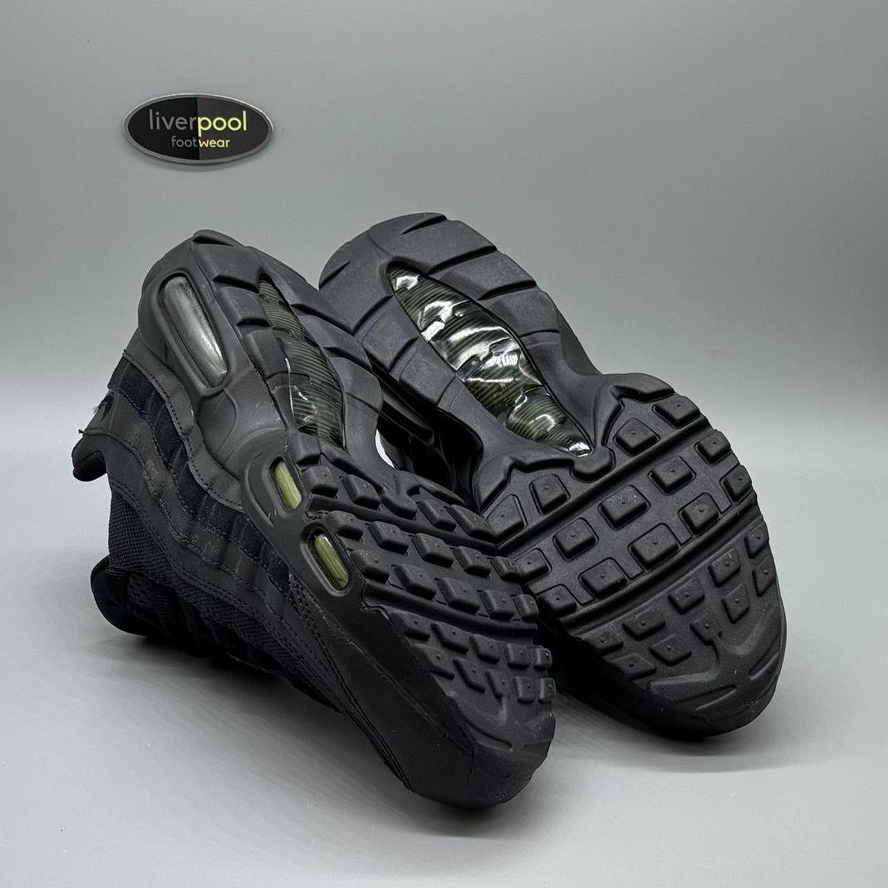 品質極上NIKE AIR MAX 95 ESSENTIAL Triple Black 靴