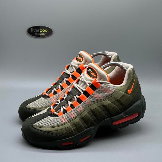 Nike Air Max 95 - Olive / Safety orange