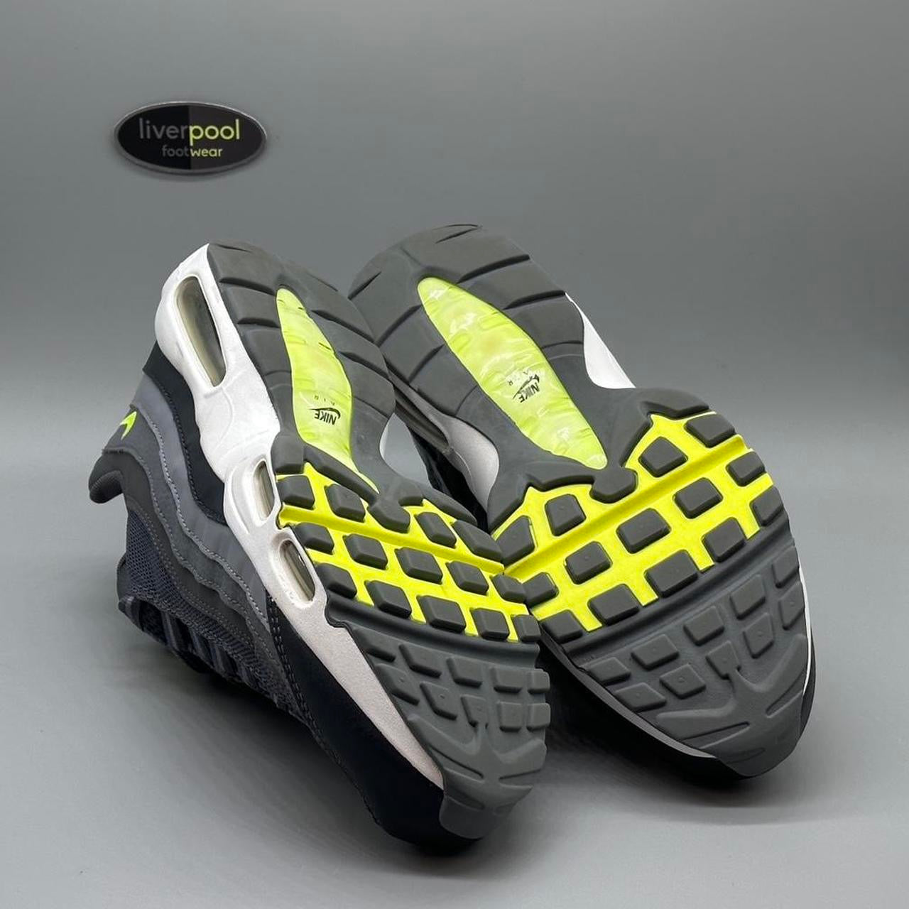 Nike sales neon sole